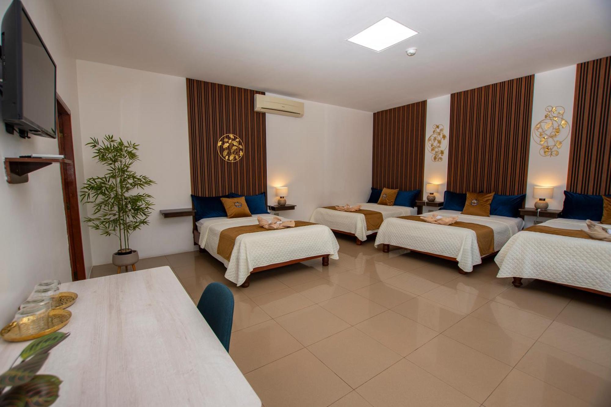 Blue Marlin Galapagos, & Hotel 4*